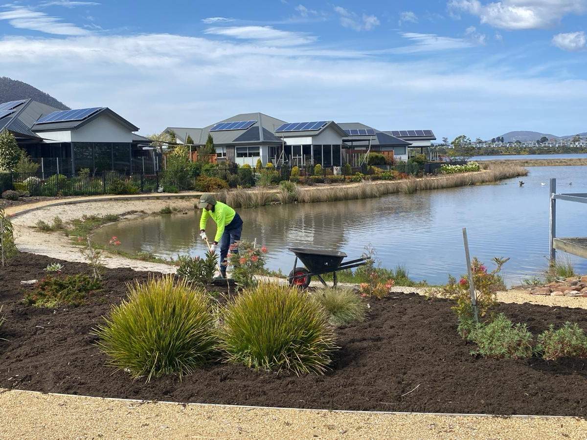 weeding and mulching in hobart